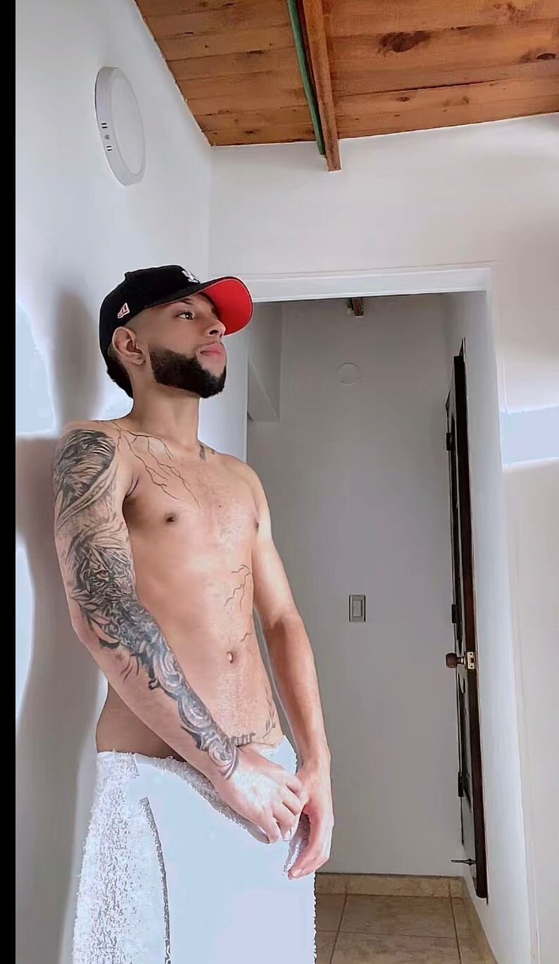 XXX Porn Photo of Nude Aiden_Cash7 2
