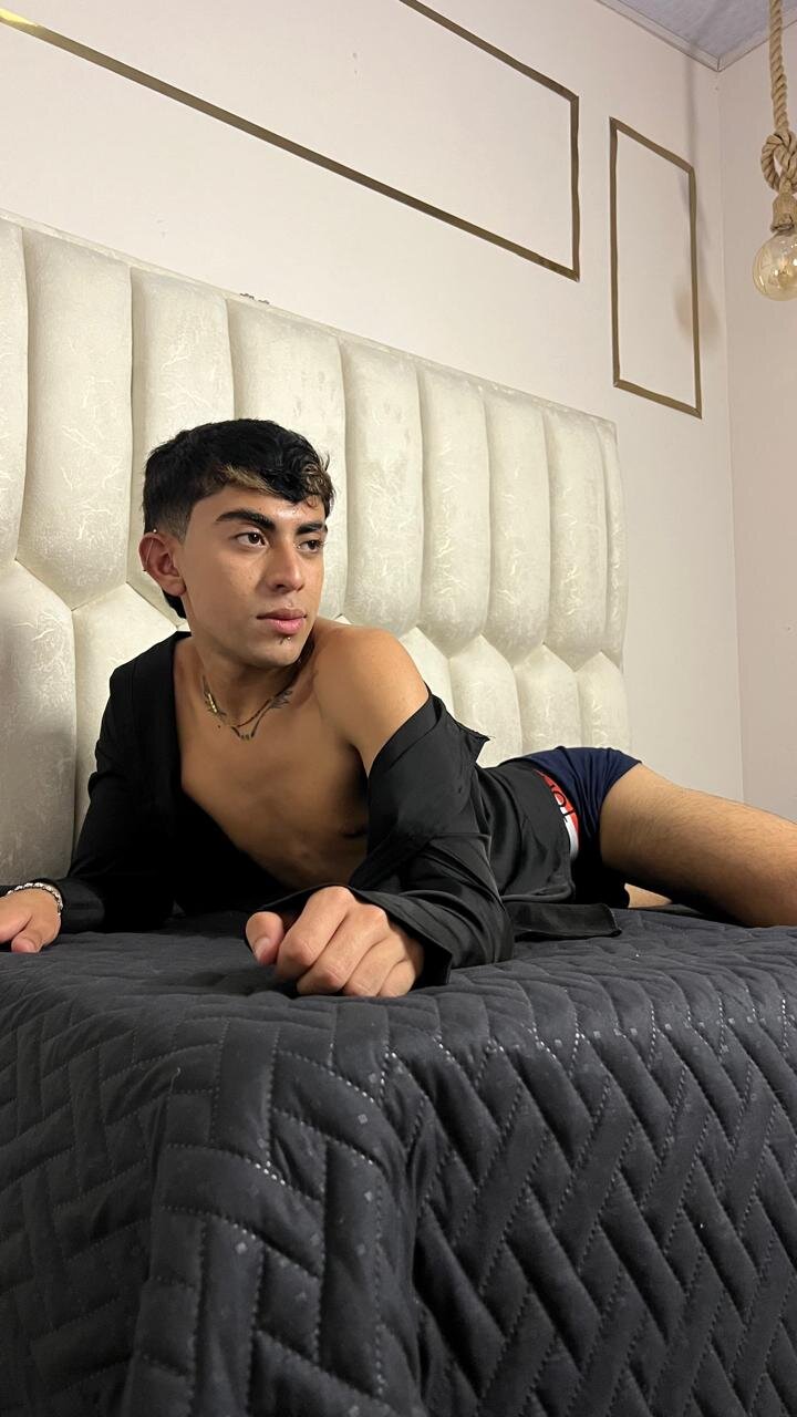 XXX Porn Photo of Nude NoahS-tone 2