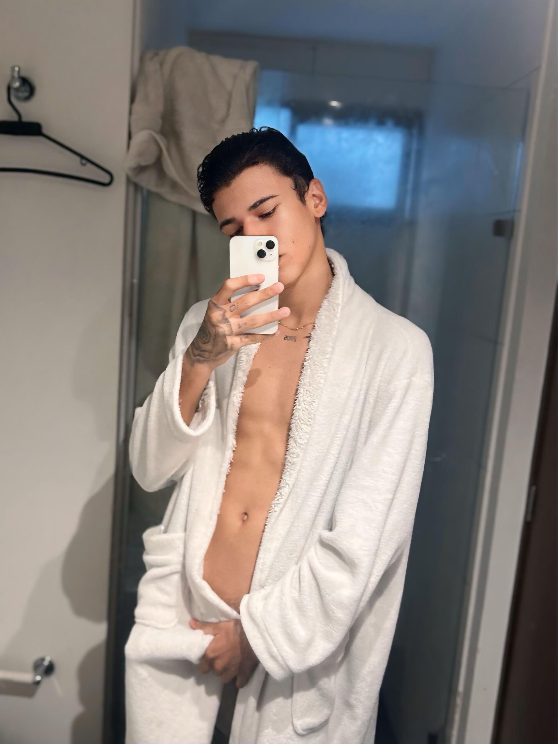 XXX Porn Photo of Nude Dereck_twink 1