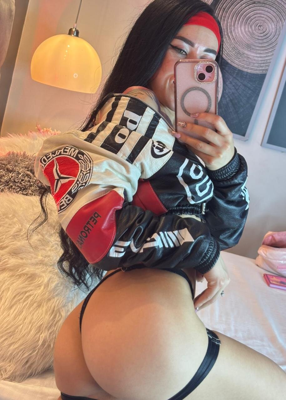 XXX Porn Photo of Nude athziry_g 23