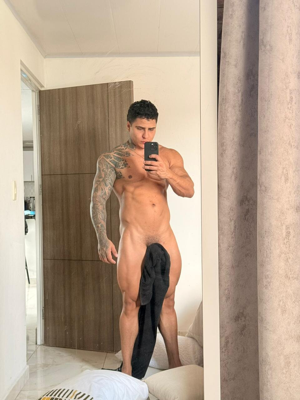 XXX Porn Photo of Nude Maximoscott 24