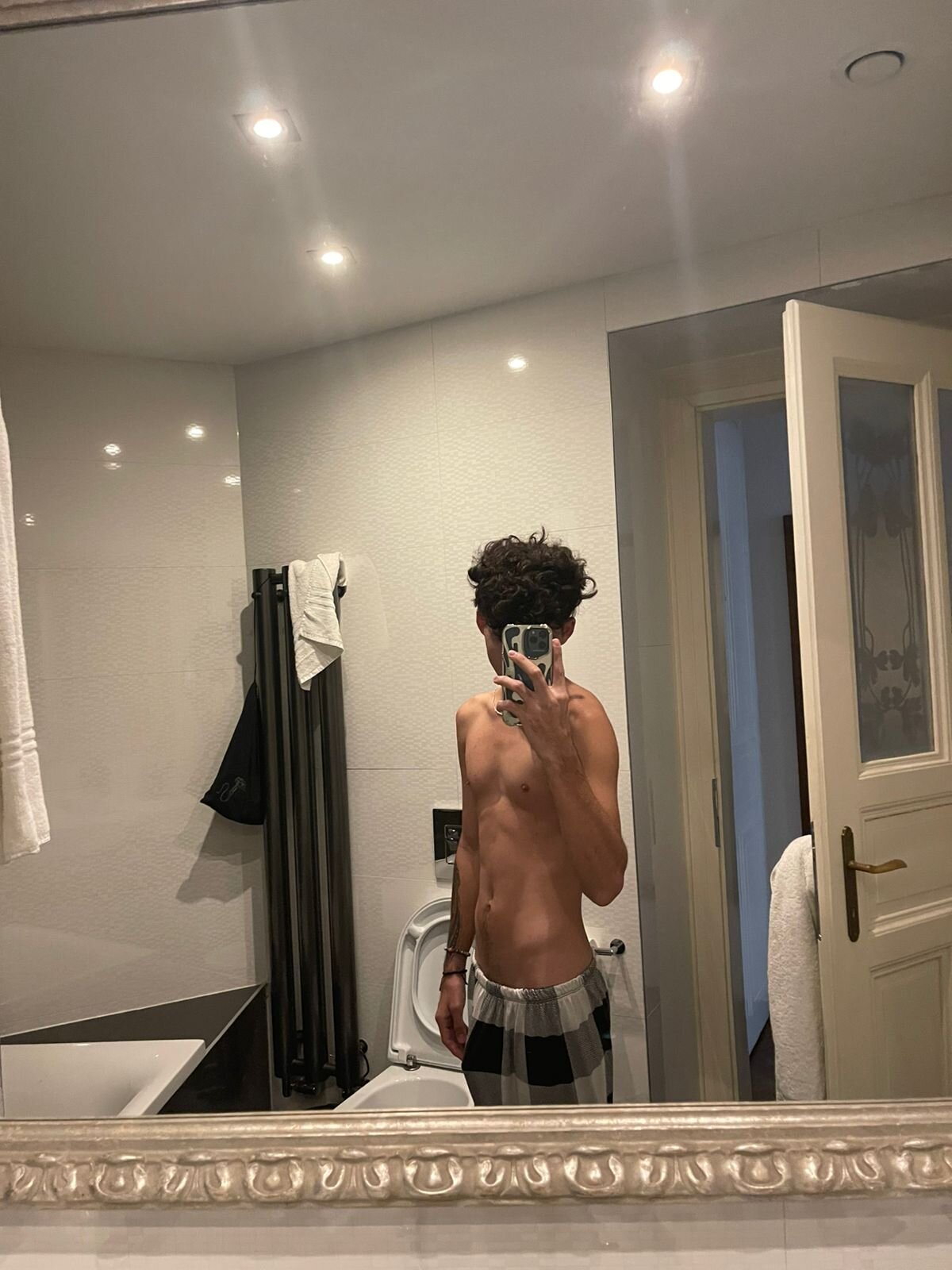 XXX Porn Photo of Nude back_thomson 101