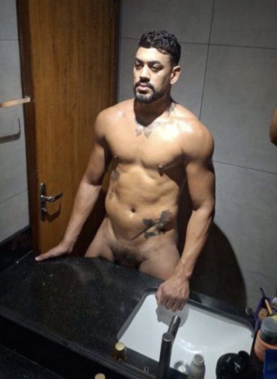 XXX Porn Photo of Nude XXLatinoActorr 4