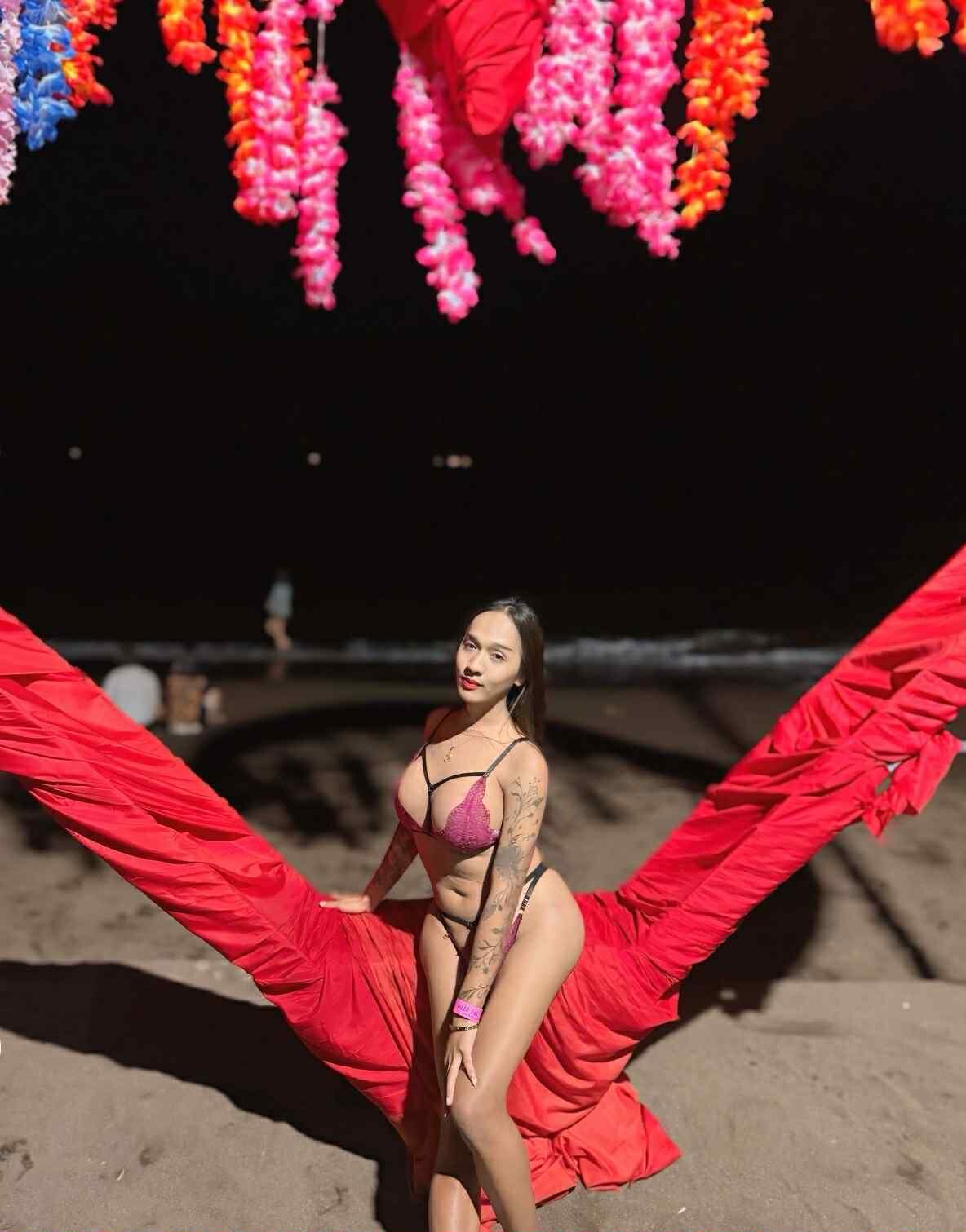 XXX Porn Photo of Nude Tsgoldshow 1