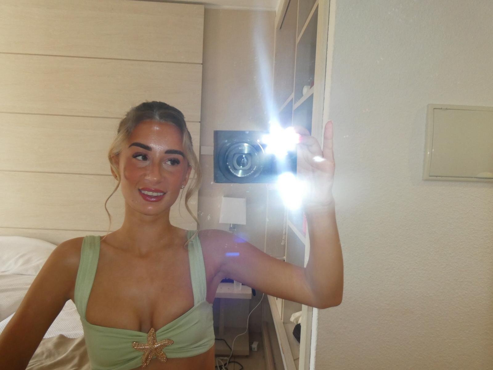 XXX Porn Photo of Nude SexyySiSi 2