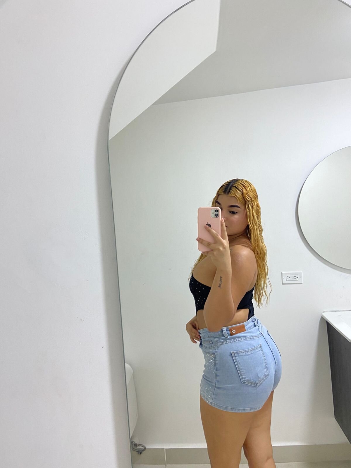 XXX Porn Photo of Nude emi_savach 2
