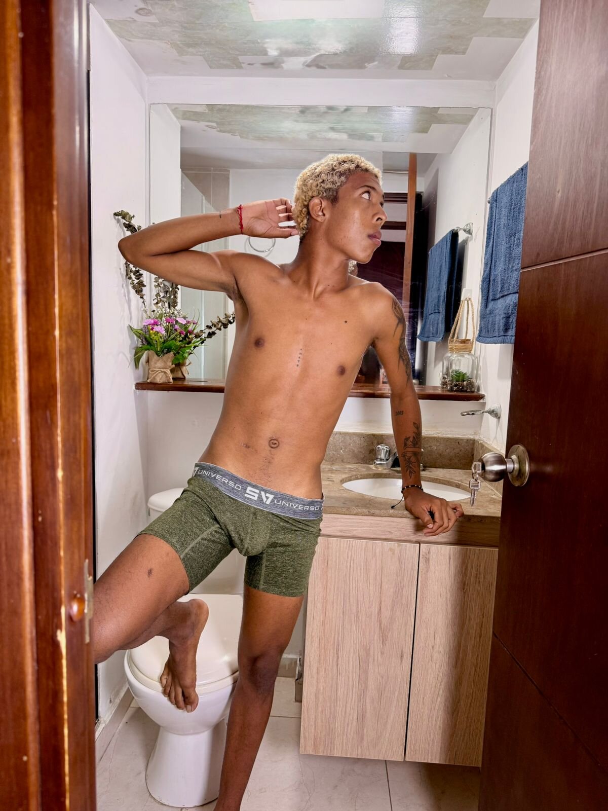 XXX Porn Photo of Nude hot_boy124 3