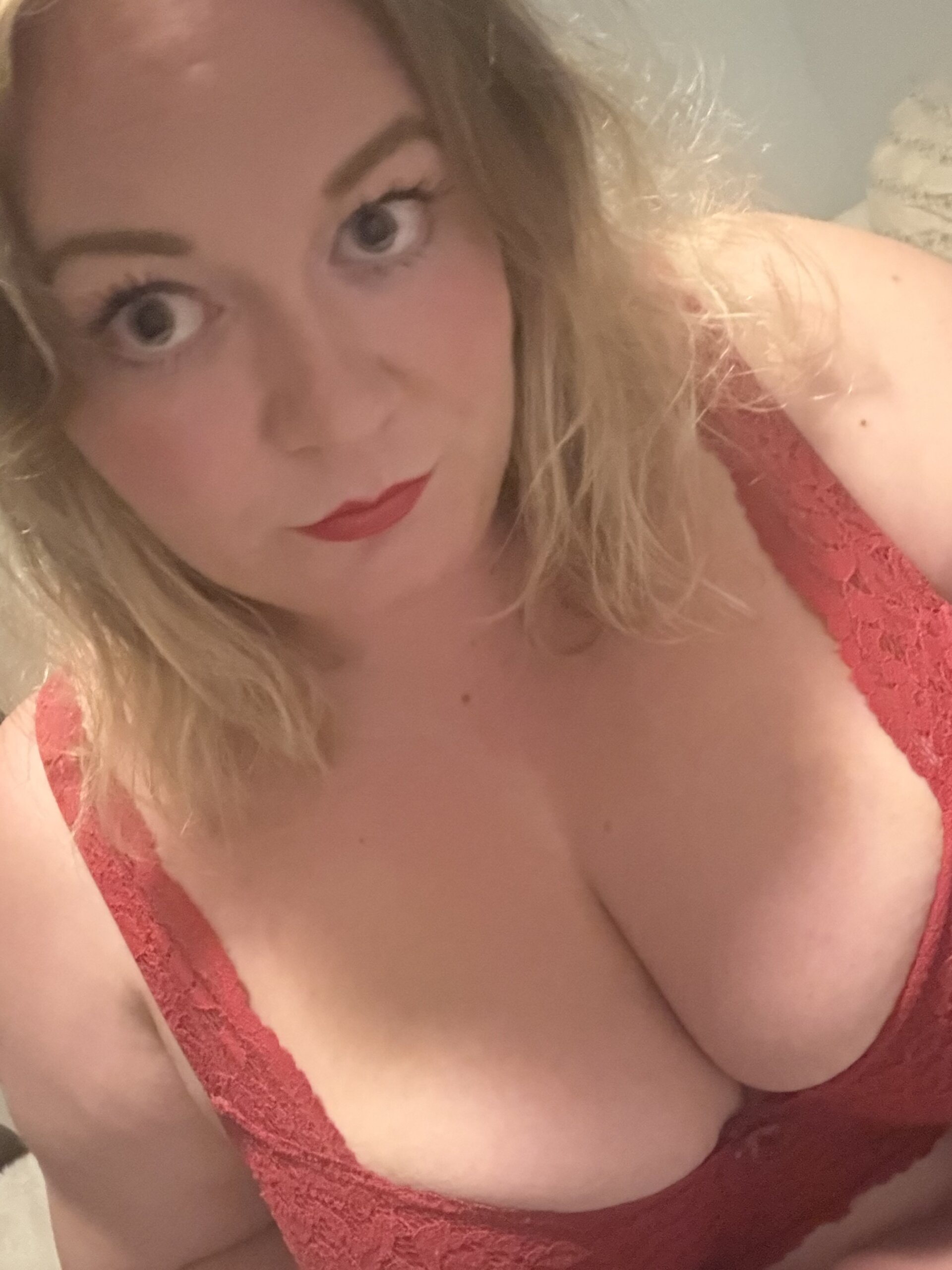XXX Porn Photo of Nude CurvyMilfWithBigJugs 15
