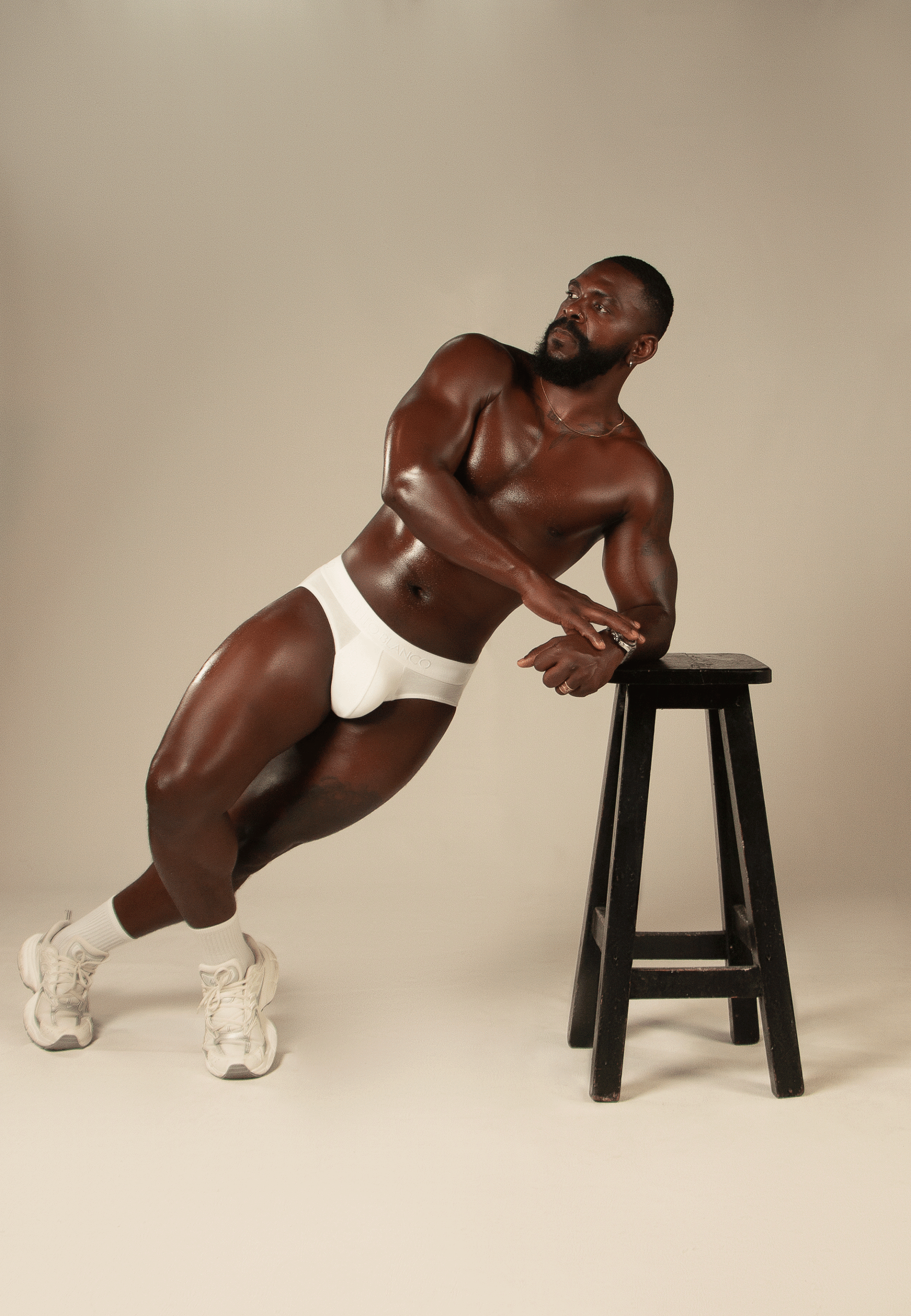 XXX Porn Photo of Nude BlackEmperador 8