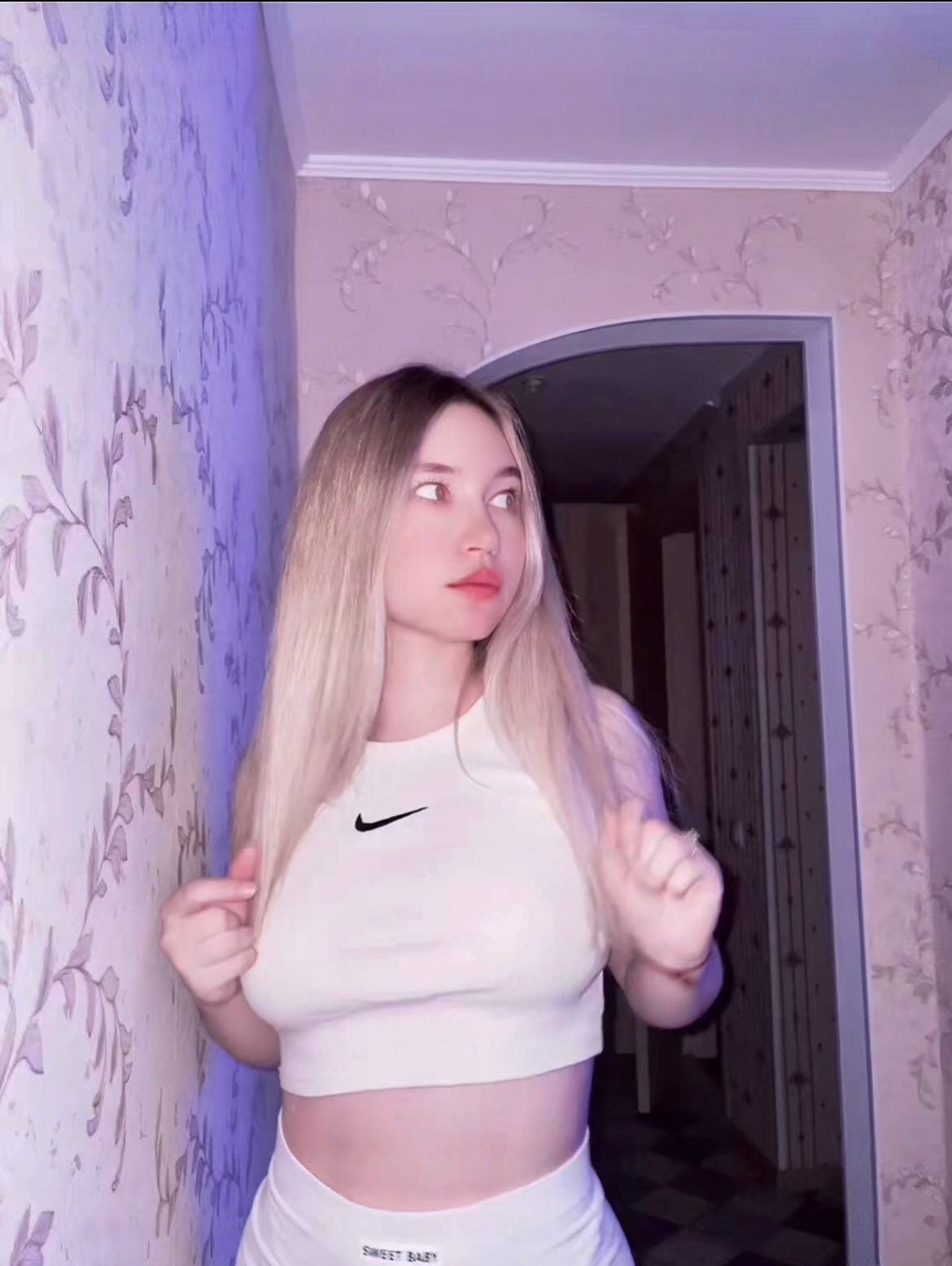 XXX Porn Photo of Nude UrrKitty 4