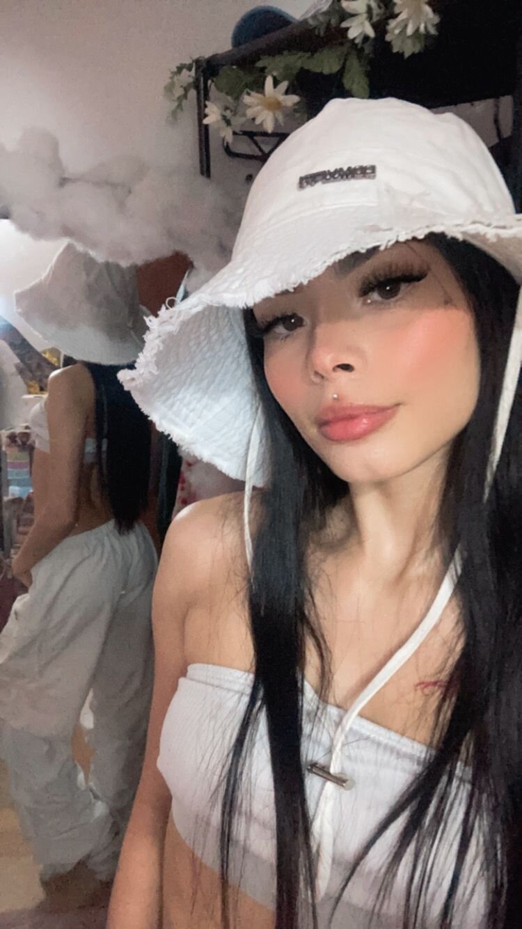 XXX Porn Photo of Nude GuggaHell 3