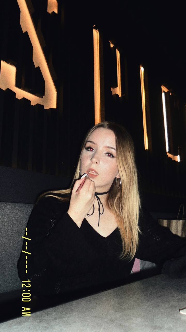 XXX Porn Photo of Nude HillaryZelek 4