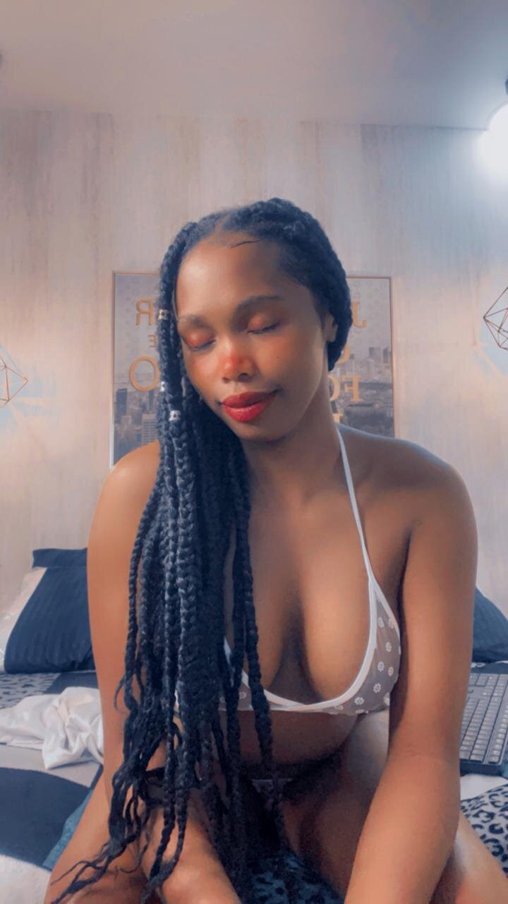 XXX Porn Photo of Nude zendaya_wilson 11