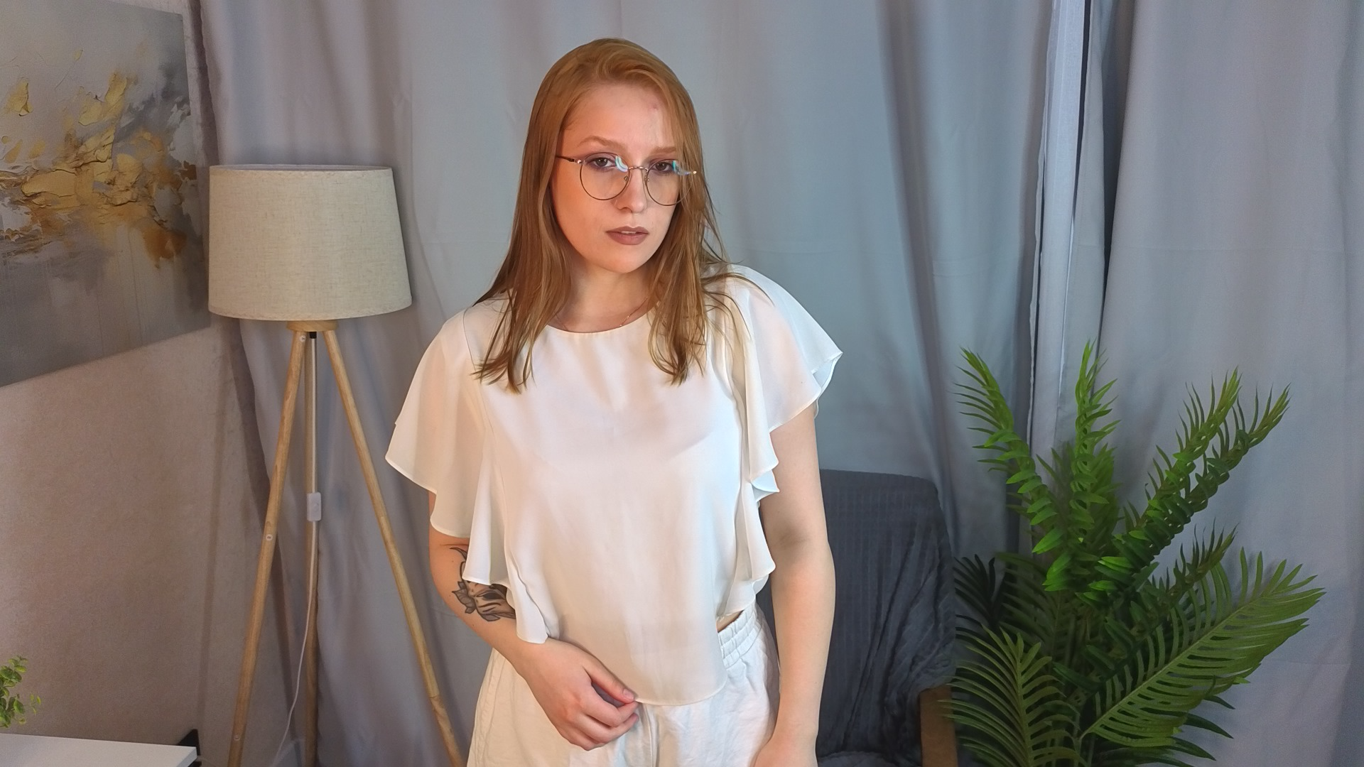 XXX Porn Photo of Nude AraSuits 1