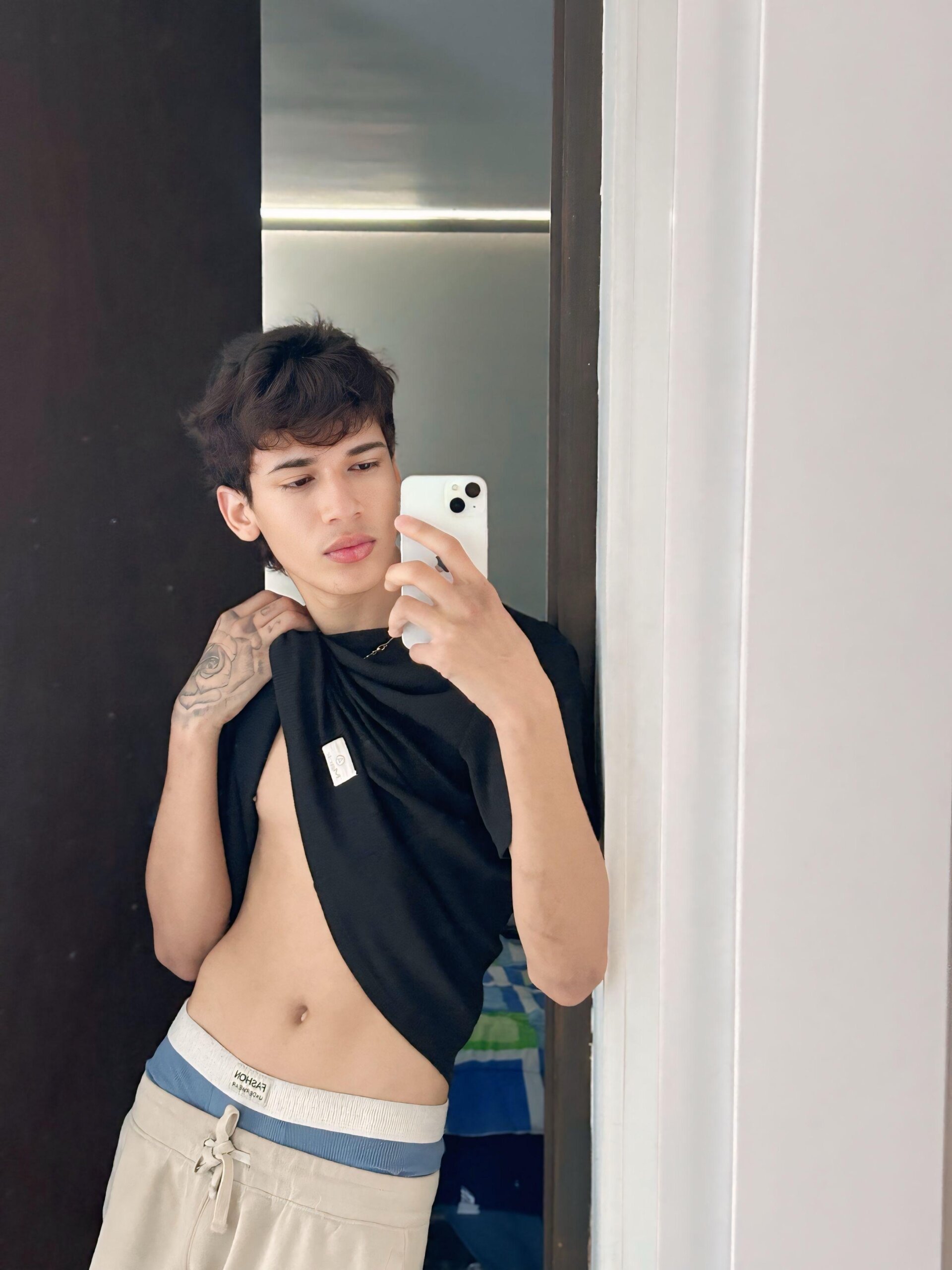 XXX Porn Photo of Nude Dereck_twink 2