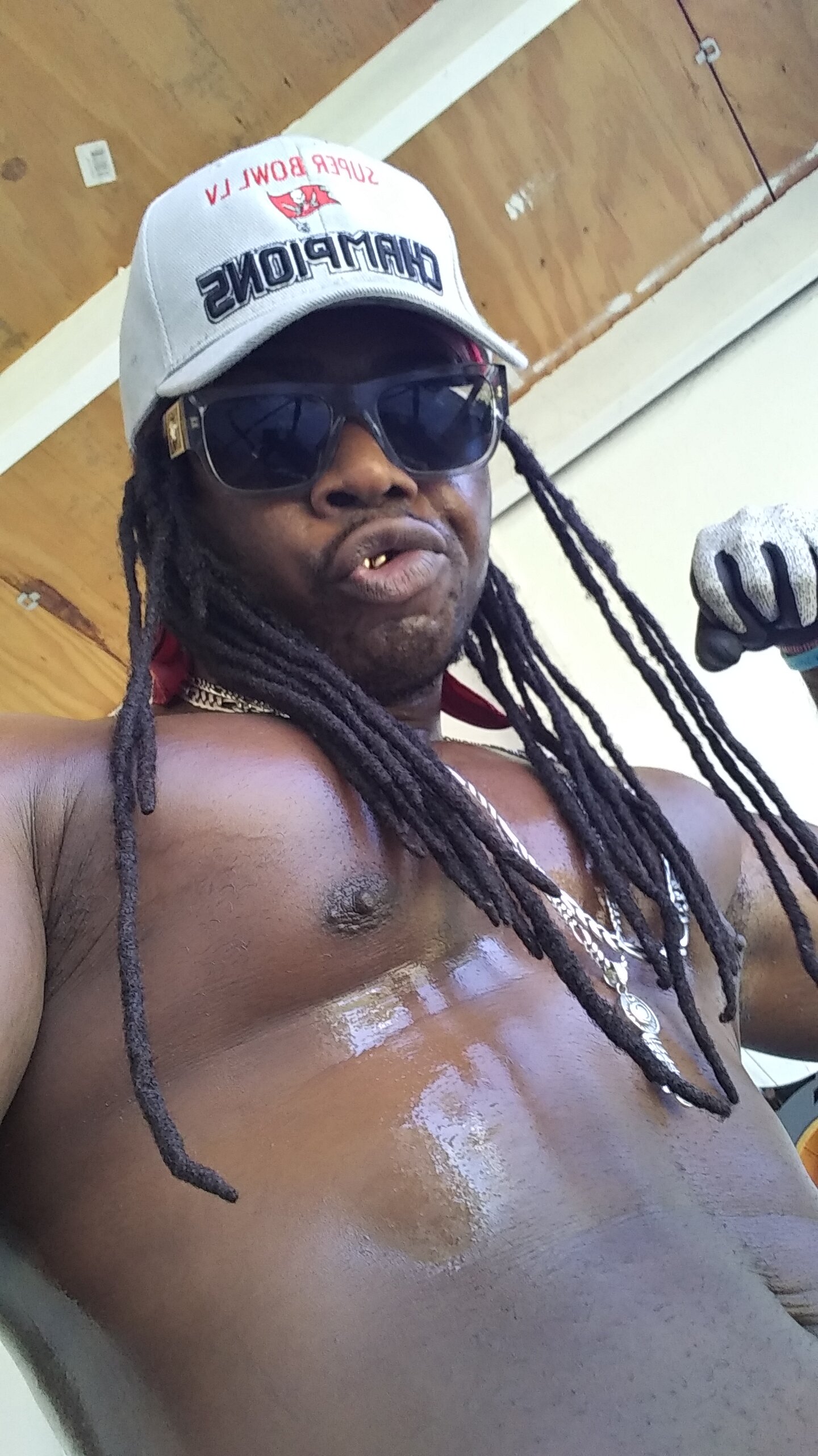 XXX Porn Photo of Nude glass-dick 4