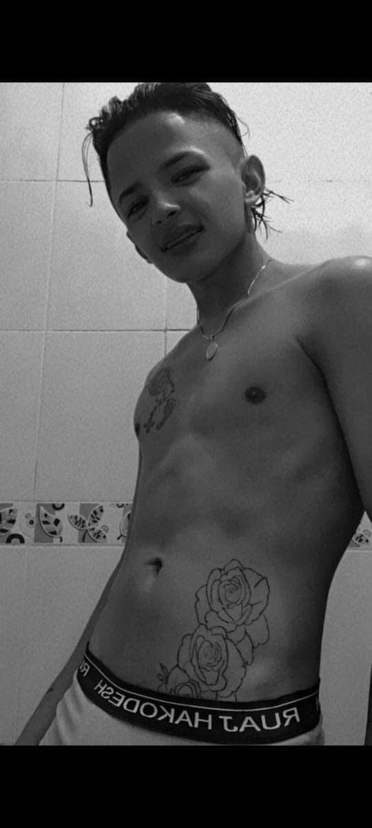 XXX Porn Photo of Nude emiliano_sex_boy 1