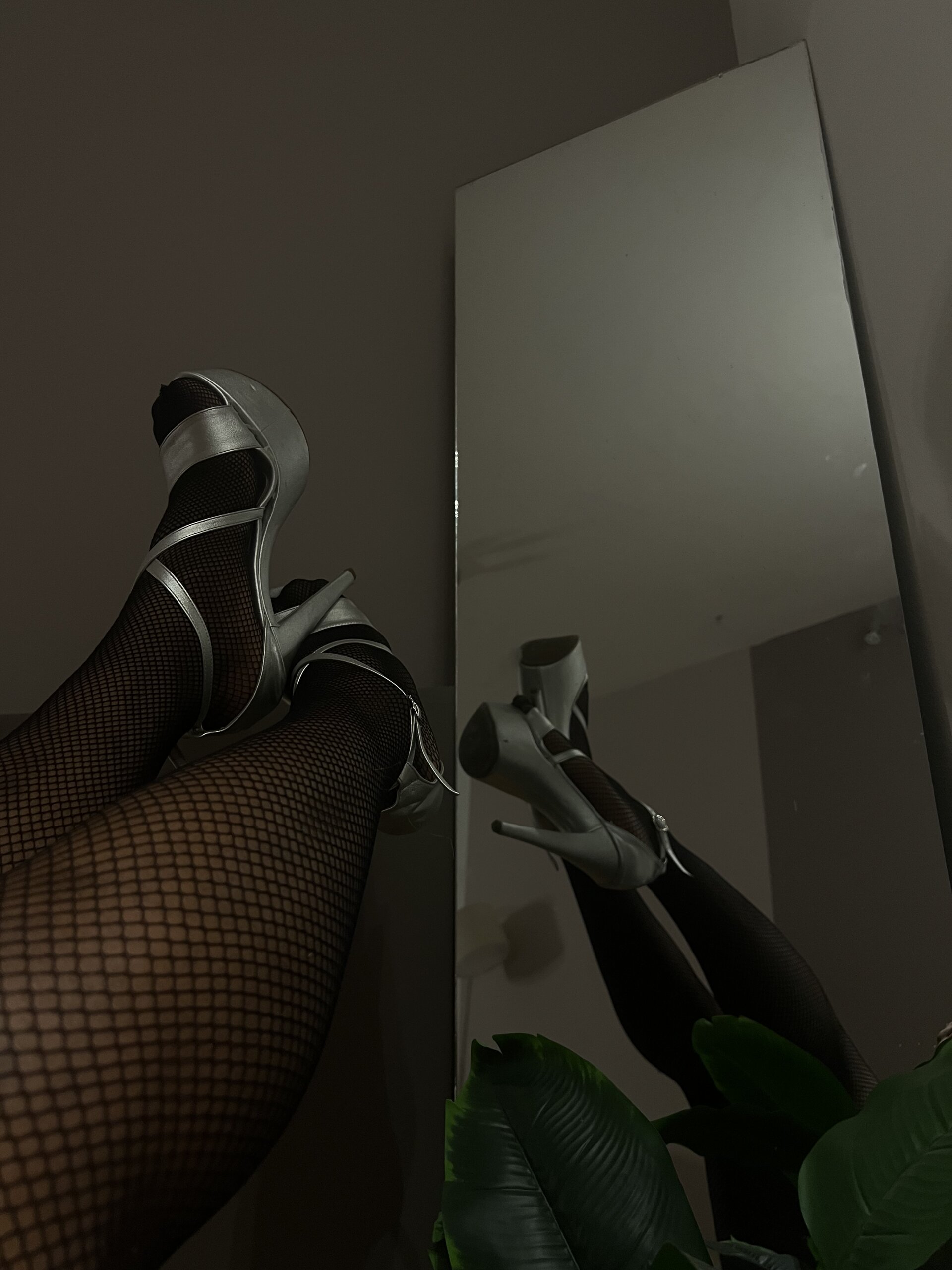 XXX Porn Photo of Nude CamiEstrada 9