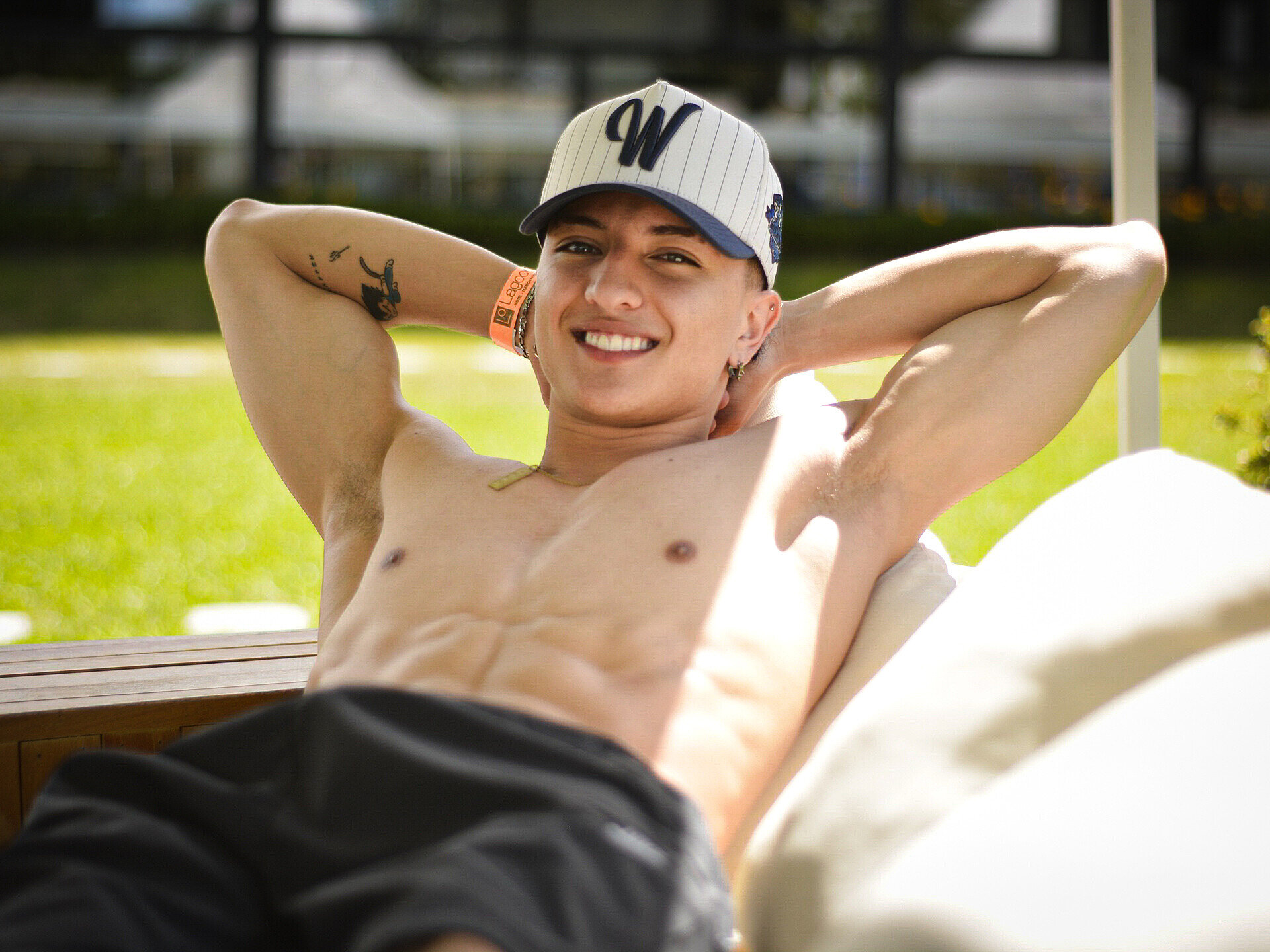 XXX Porn Photo of Nude broly_becker 4