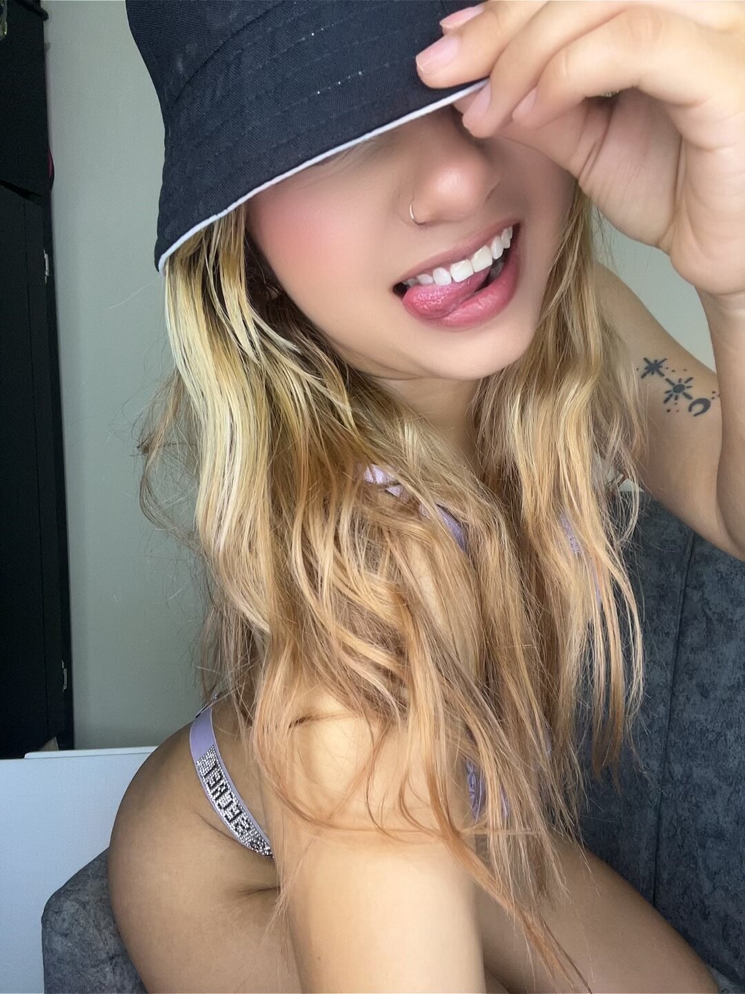 XXX Porn Photo of Nude NaiveRoxy 9