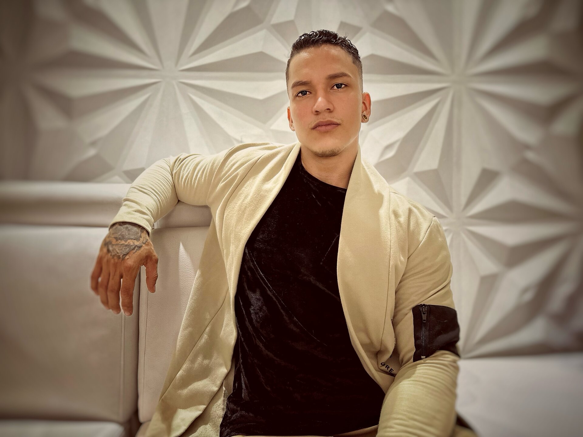 XXX Porn Photo of Nude ArnoldSexy_ 6