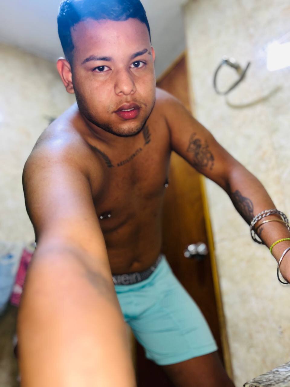 XXX Porn Photo of Nude BoyAlexx16 9