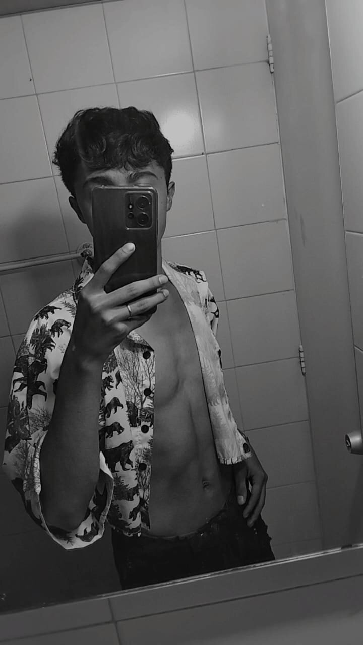 XXX Porn Photo of Nude OliverTwink_nom 1
