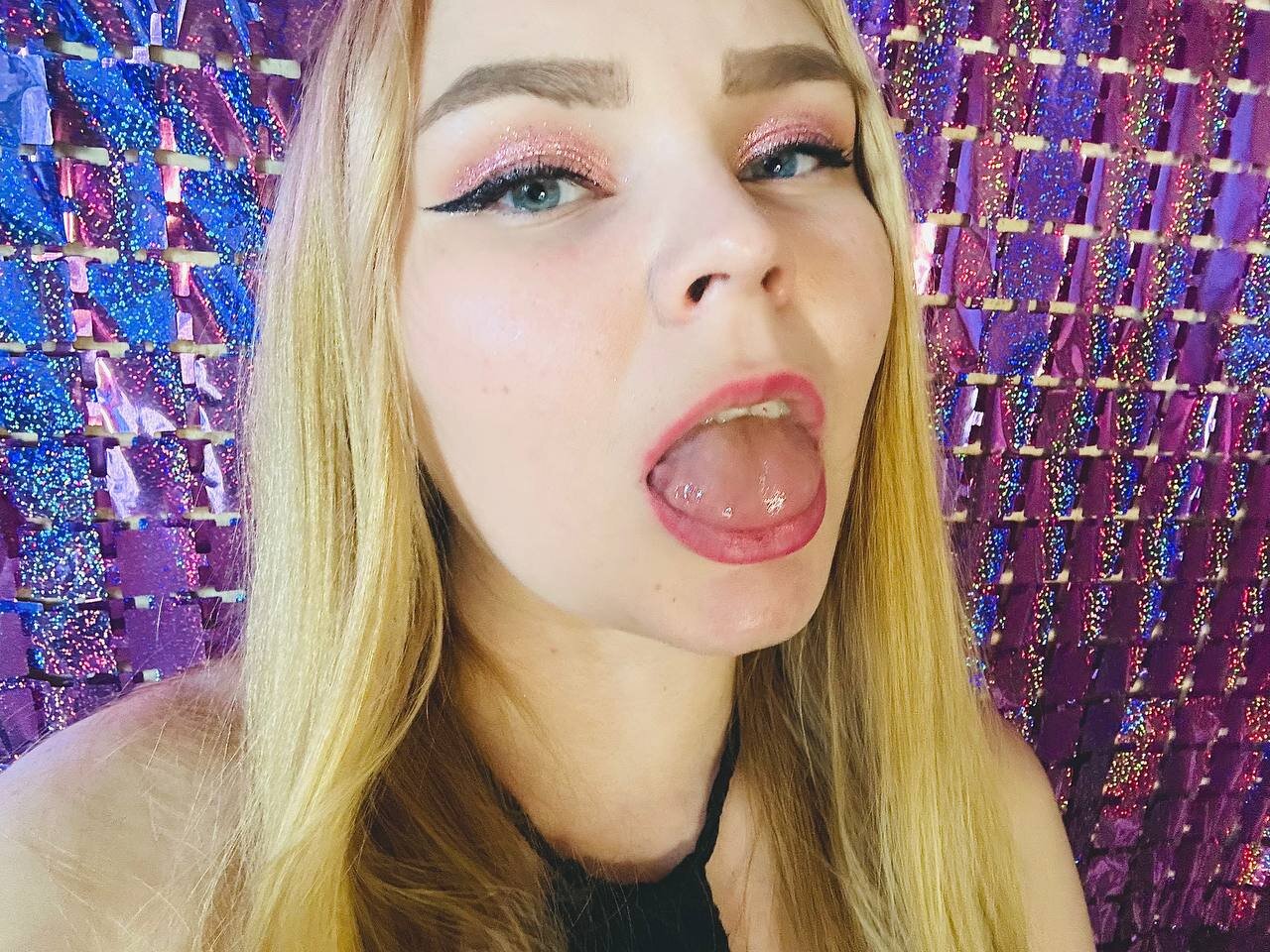 XXX Porn Photo of Nude blushing_star 2