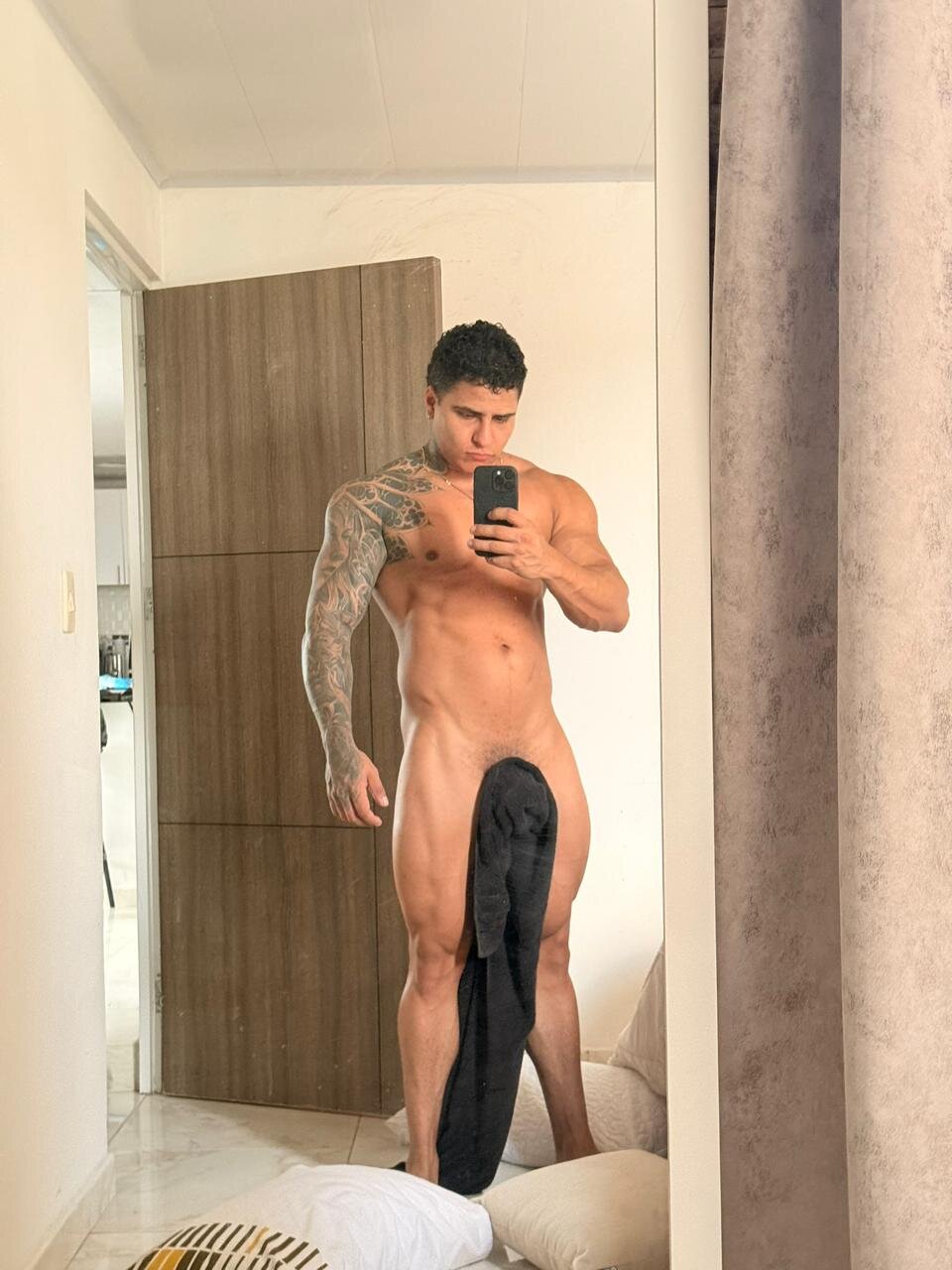 XXX Porn Photo of Nude Maximoscott 9