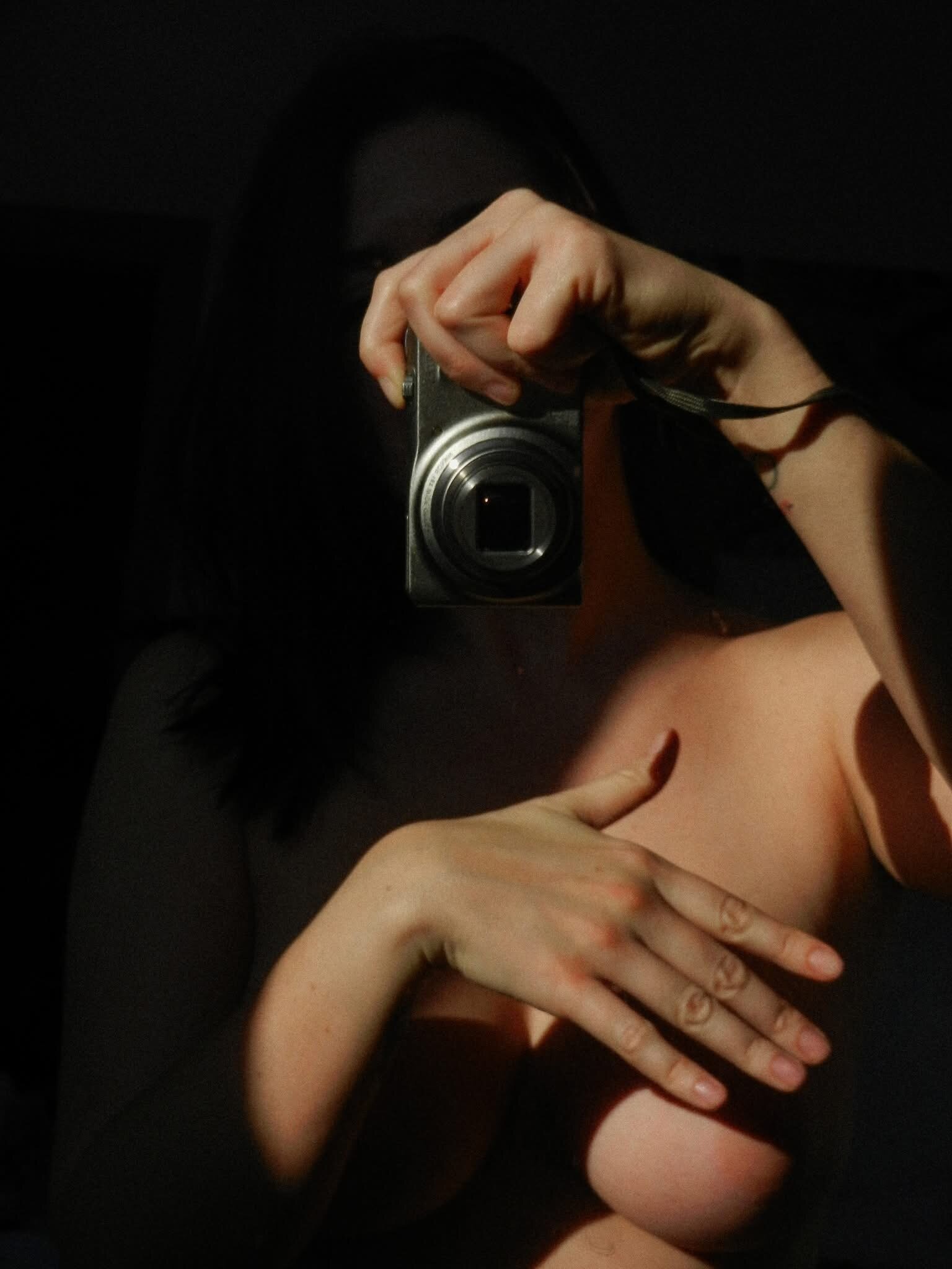 XXX Porn Photo of Nude foxy_sher22 3