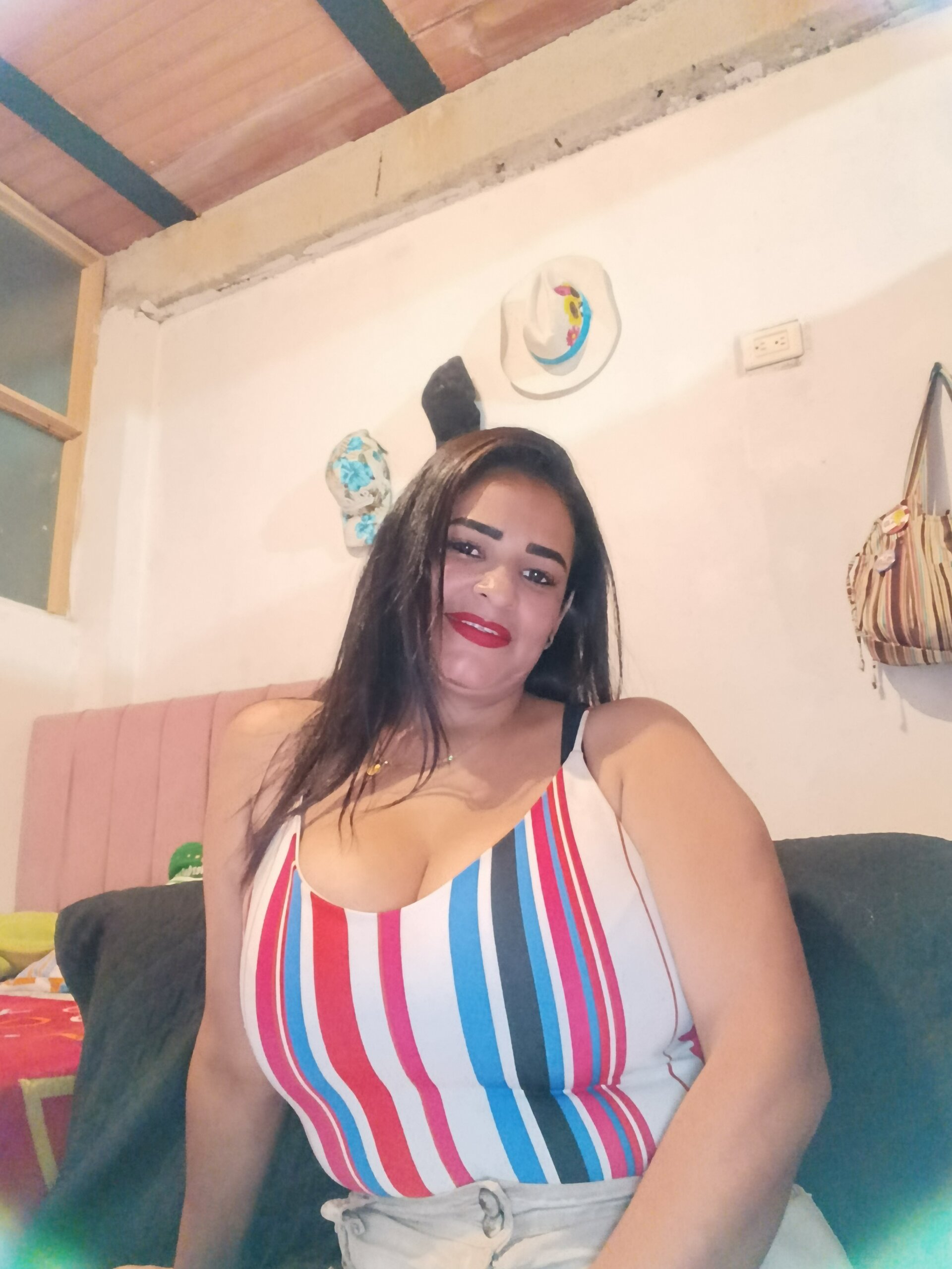 XXX Porn Photo of Nude Hugueboobs_chantall_ 3