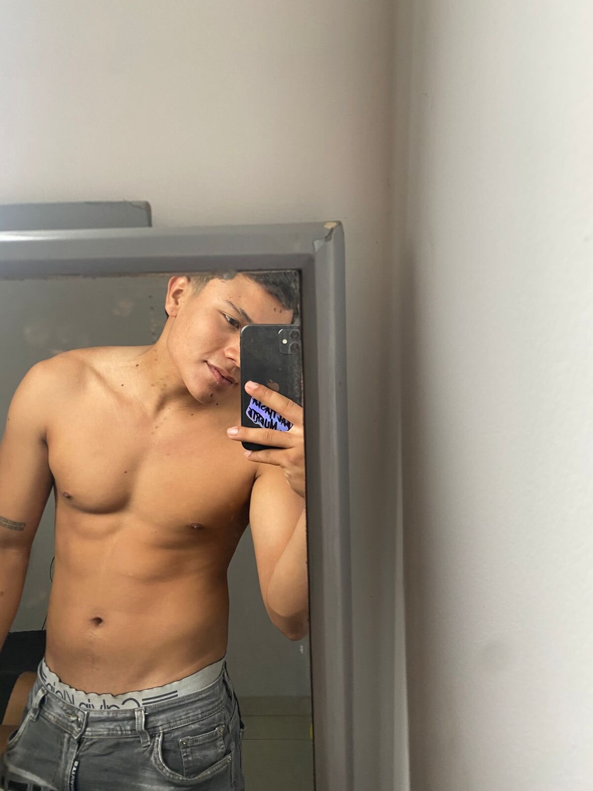 XXX Porn Photo of Nude friendslikeplay 3
