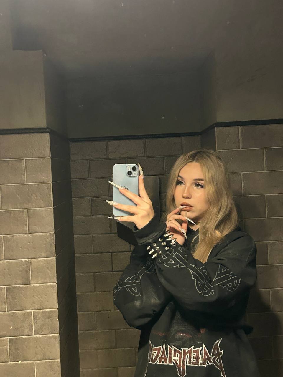 XXX Porn Photo of Nude Mollywannatouch 4