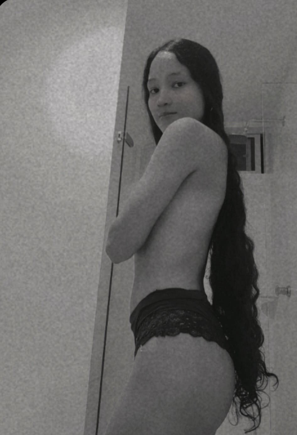 XXX Porn Photo of Nude hot1_brunette 4