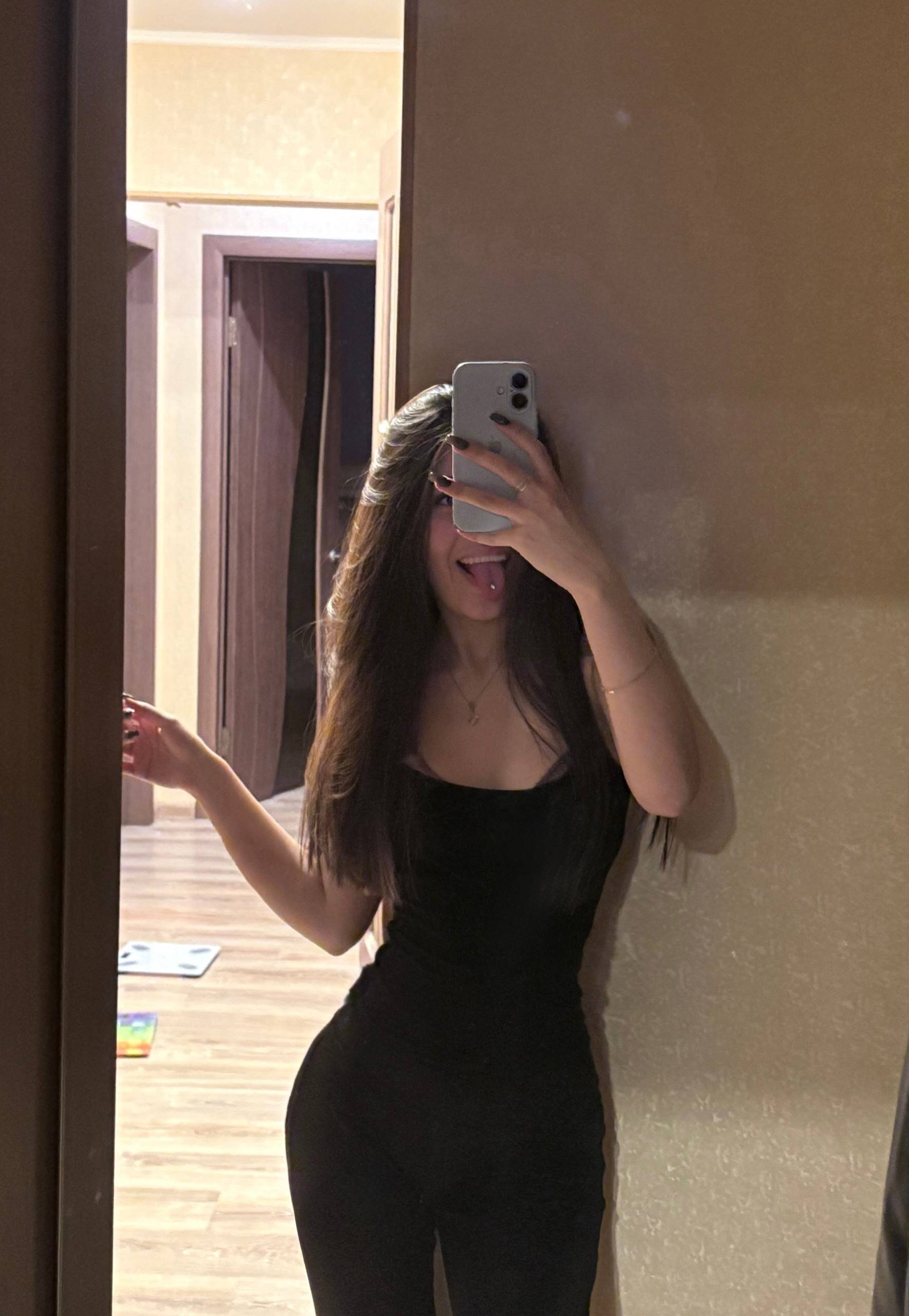 XXX Porn Photo of Nude EmilyMonday 5