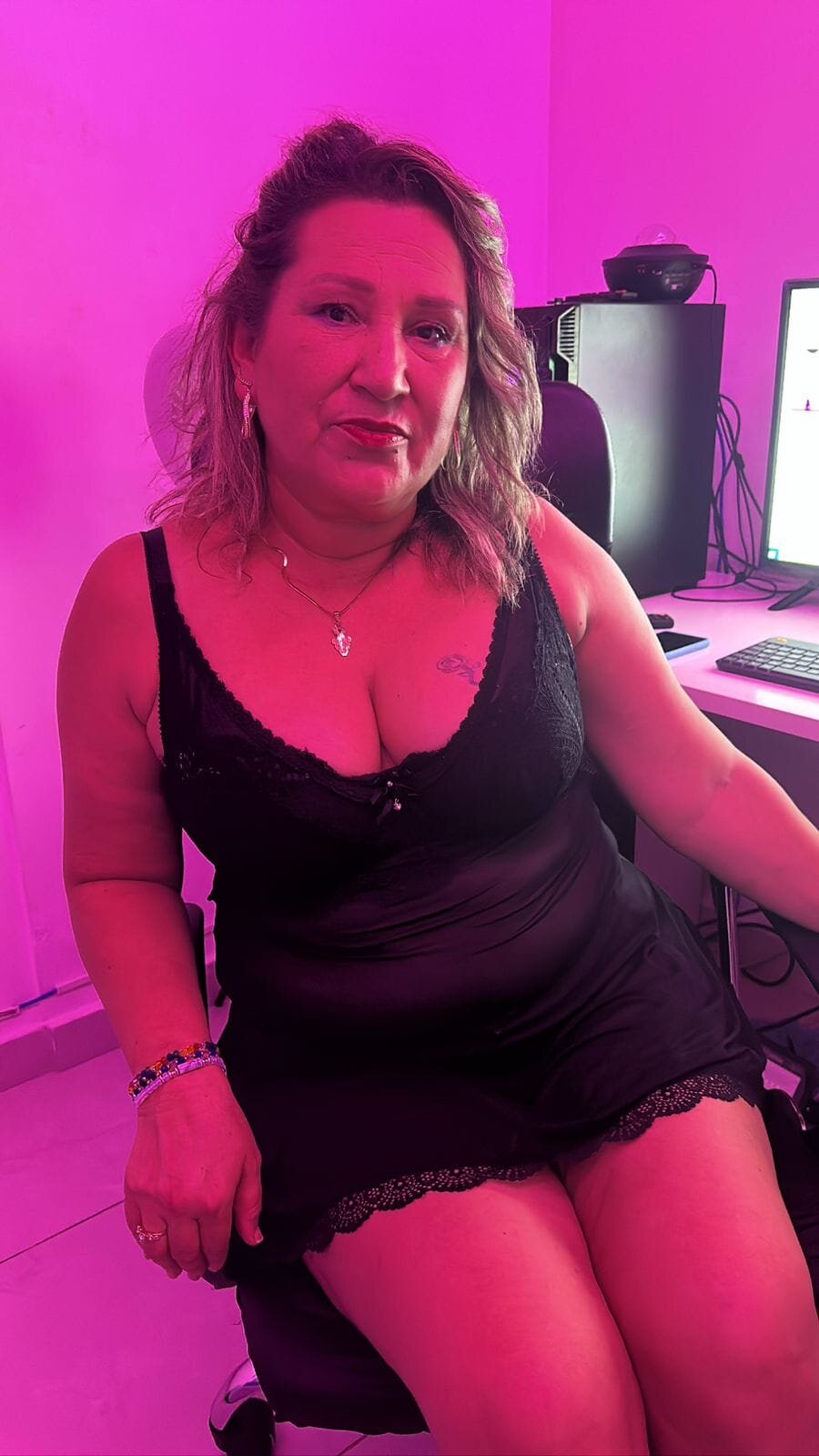 XXX Porn Photo of Nude karenmilf_4 3