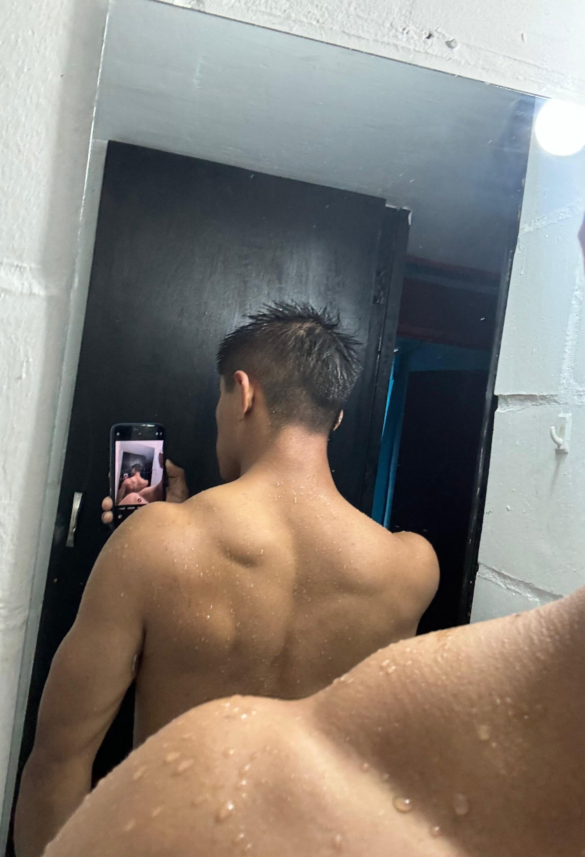 XXX Porn Photo of Nude dorman_boy 1