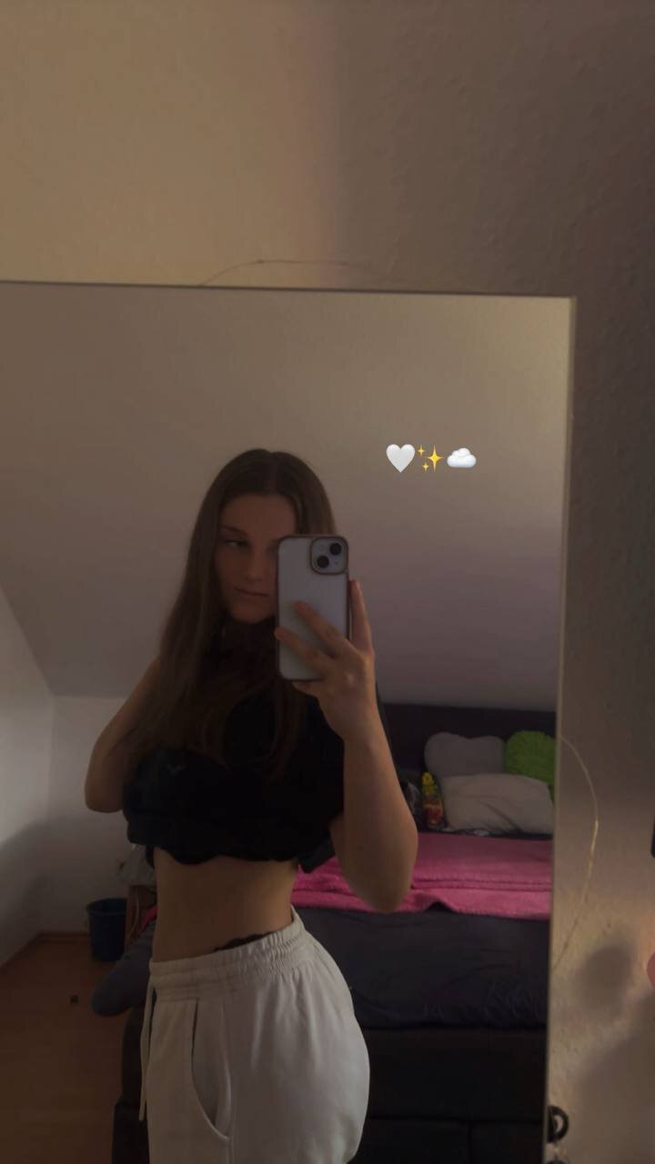XXX Porn Photo of Nude HotAlice69 3