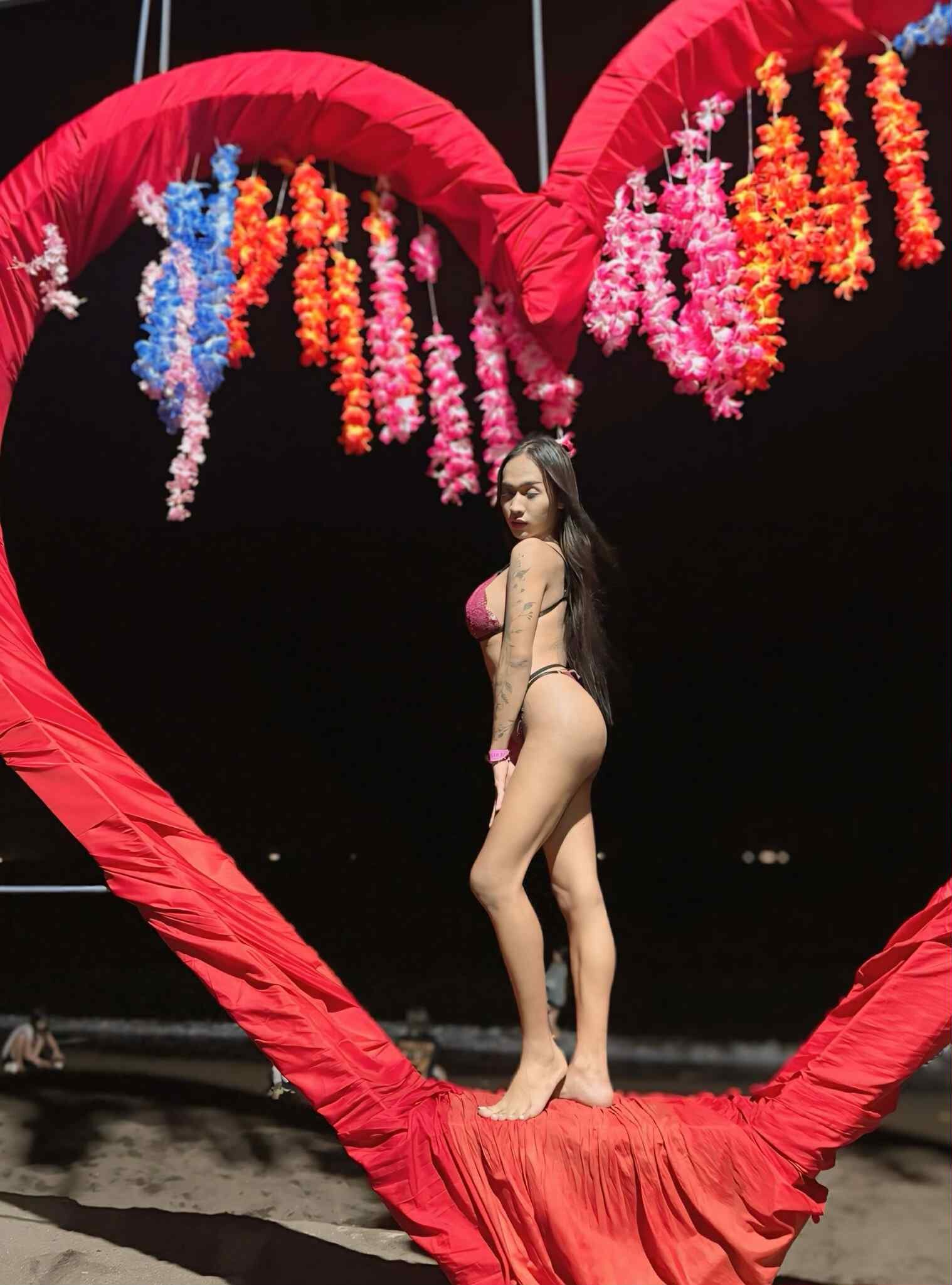 XXX Porn Photo of Nude Tsgoldshow 6
