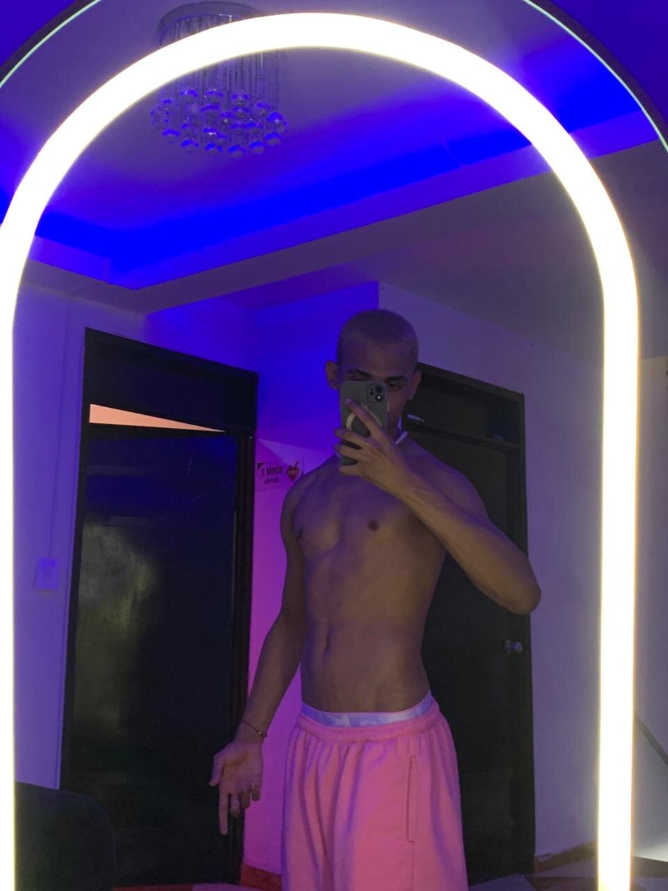 XXX Porn Photo of Nude YUMMY_BRO 16