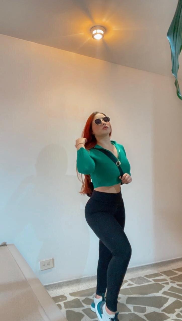 XXX Porn Photo of Nude carolaine94 10
