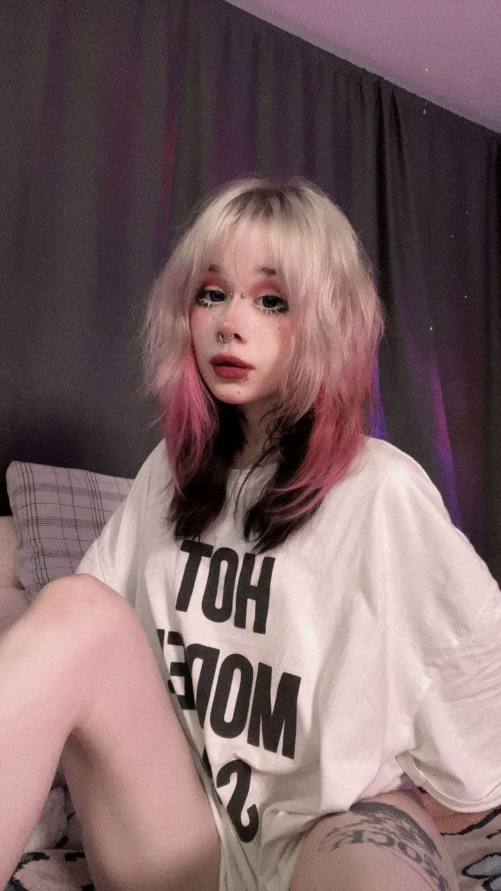 XXX Porn Photo of Nude Lollyshy 2