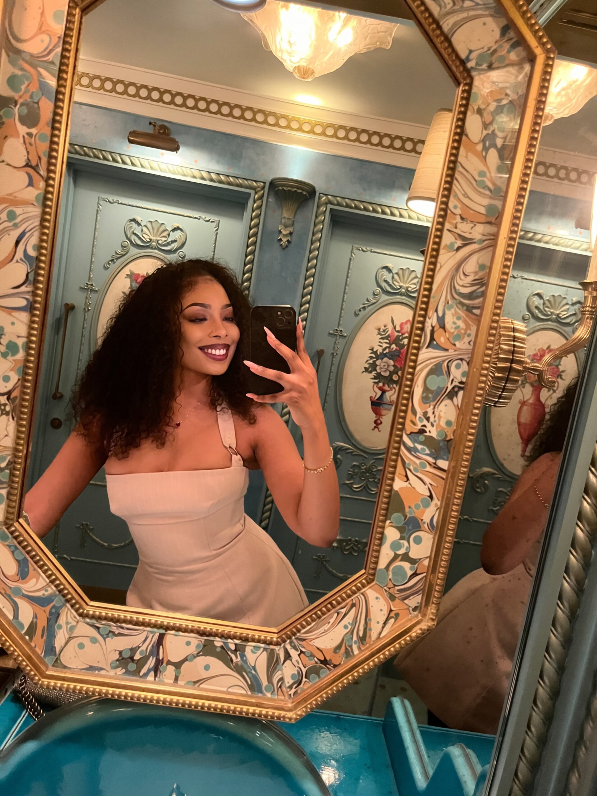 XXX Porn Photo of Nude DivinnaMae 1