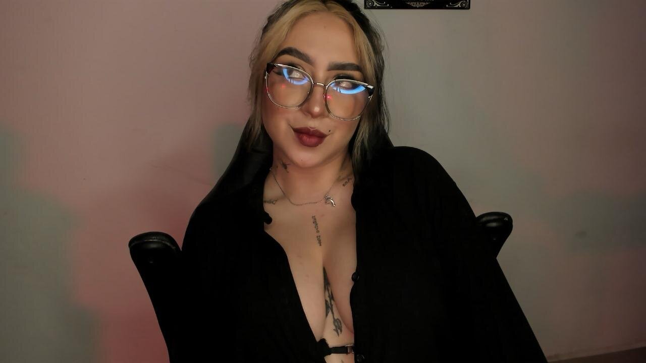 XXX Porn Photo of Nude VeloraVyxen_ 2