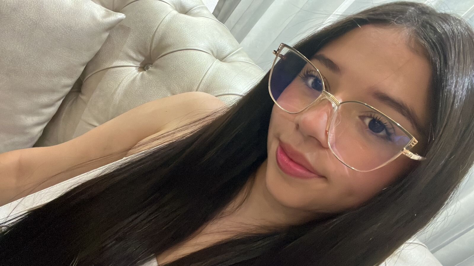 XXX Porn Photo of Nude smiling_angeel 3