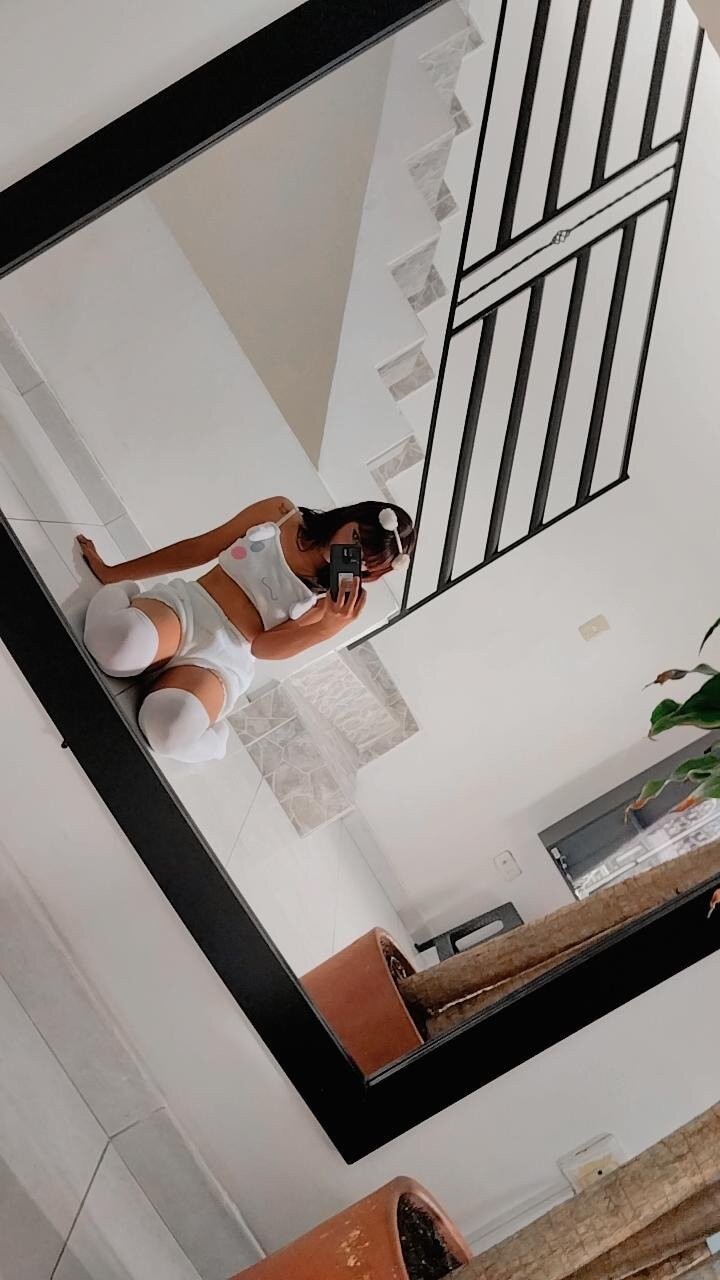 XXX Porn Photo of Nude Petit-Rosse 9