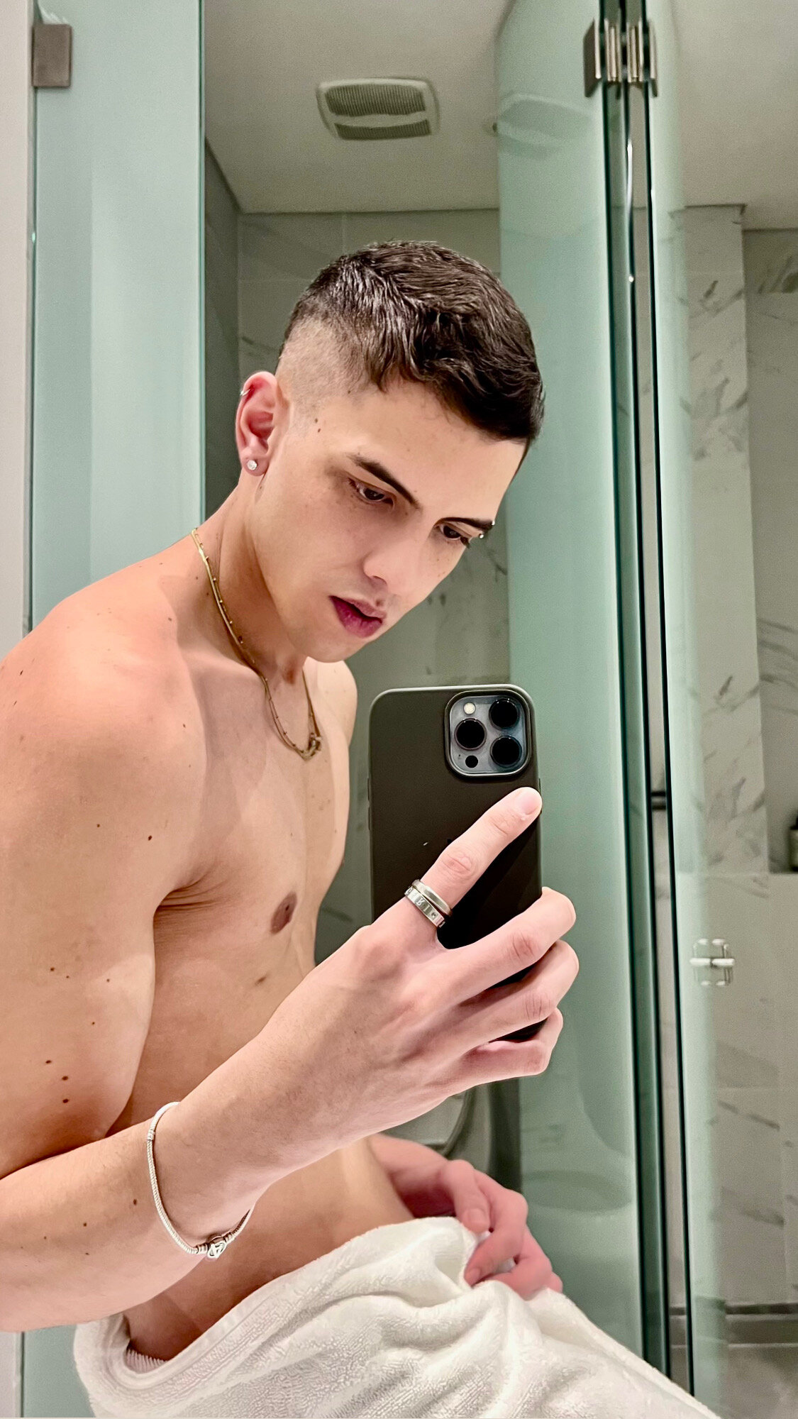 XXX Porn Photo of Nude Medellin_Boy 10