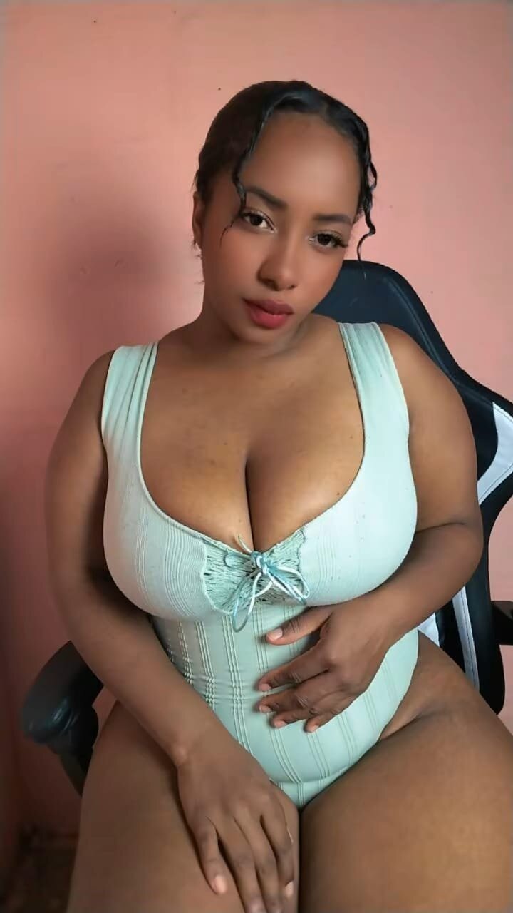 XXX Porn Photo of Nude SweetBustyRoxyXXX 3