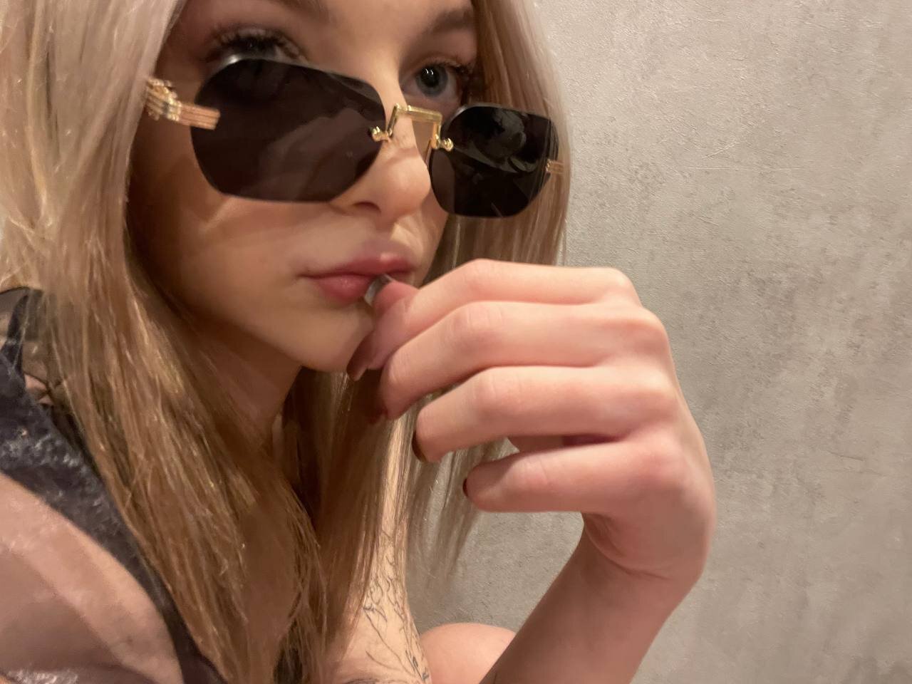 XXX Porn Photo of Nude BabyPerformance 5