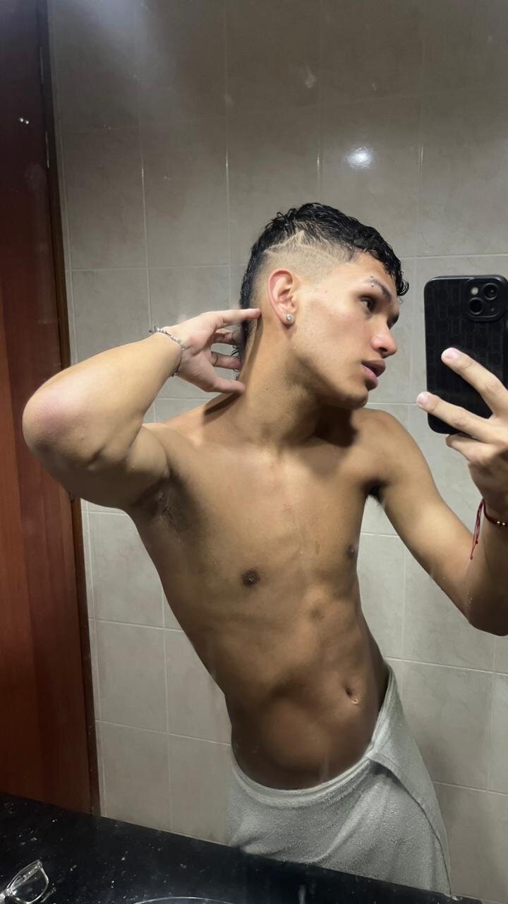 XXX Porn Photo of Nude LoganCarter_nom 7